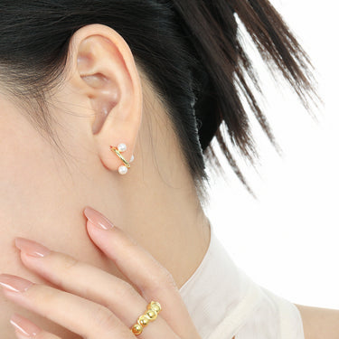 עגילי חישוק בצורת C מכסף 925 עם פניני אם – בציפוי זהב צהוב 18k או רודיום$